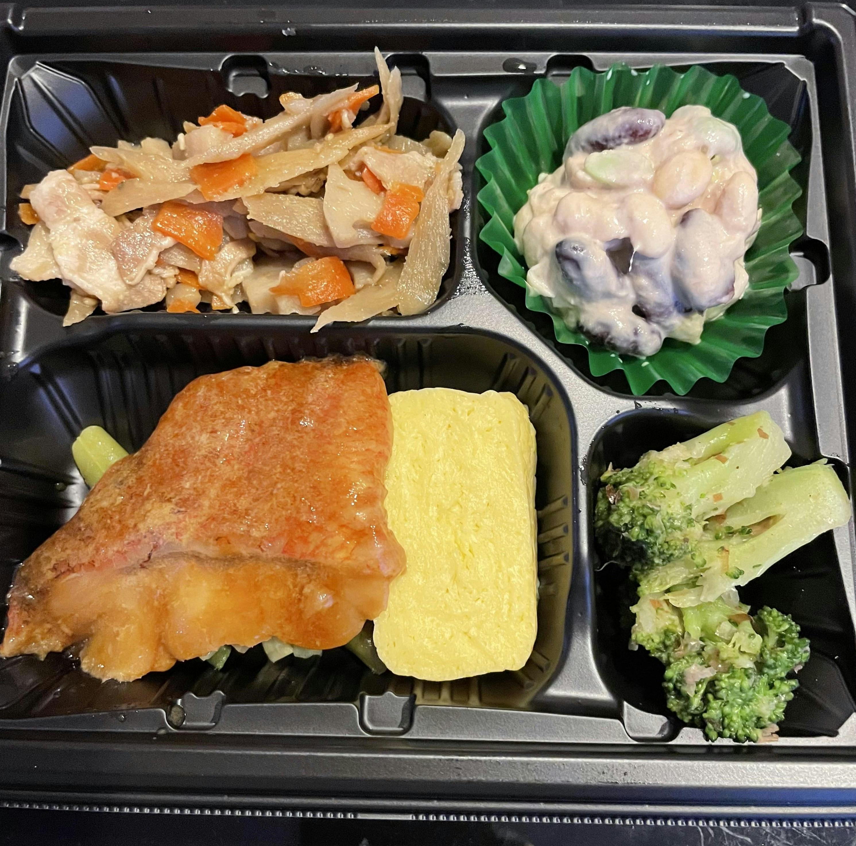 2023年10月4日 豚肉と根菜の金平、豆サラダ 等の画像